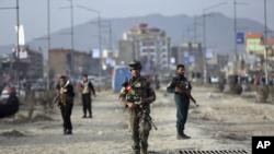 طالبان ۱۴ نیروی نظامی افغانستان را کشت؛ کابل: آتش‌بس ادامه دارد