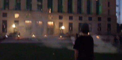 معترضان خشمگین آمریکایی ساختمان قضایی را به آتش کشیدند/عکس