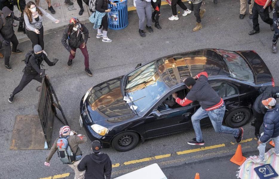 حمله مسلحانه با خودرو به معترضان به نژادپرستی در آمریکا