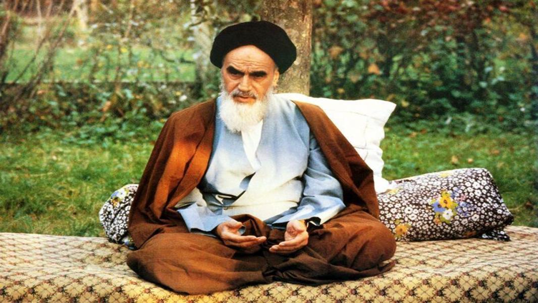 امام خمینی (ره): مستضعفین دنیا را از حقوق اولیه بشر محروم کردند + فیلم