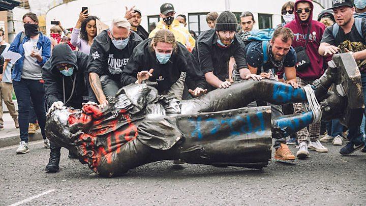 مجسمه چرچیل در لندن از ترس خرابکاری پوشانده شد