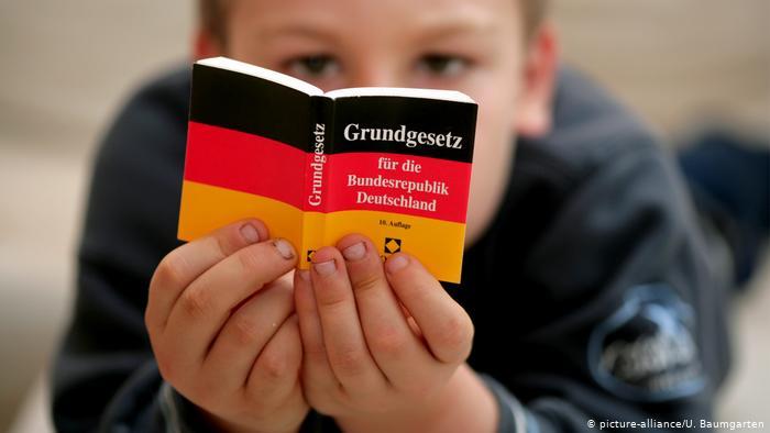 تقاضای حذف واژه "نژاد" از قانون اساسی آلمان