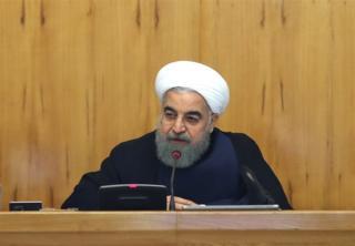 تناقض آمارها درباره رشد اقتصادی ایران؛ روحانی رشد اقتصادی سال پیش بدون نفت را 'مثبت' اعلام کرد