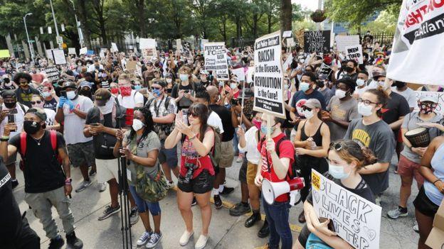   تظاهرات تازه در آتلانتا در پی کشته شدن یک سیاهپوست در تیراندازی پلیس