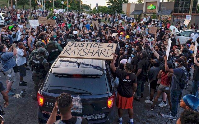 کشته شدن سیاه‌پوست دیگری به دست پلیس در آمریکا/موج جدید اعتراضات