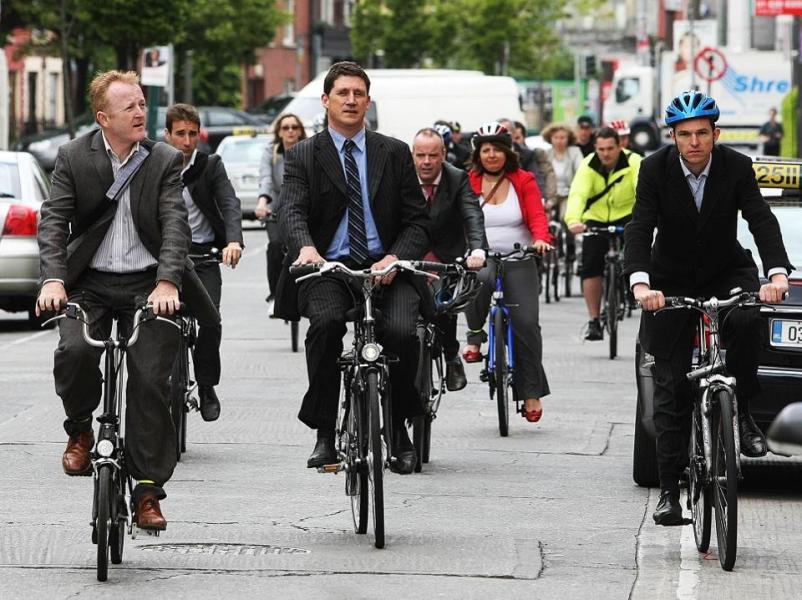 نخست وزیر آینده ایرلند و بودجه روزی ۱ میلیون یورو برای ۵ سال جهت توسعه دوچرخه‌سواری و پیاده‌روی