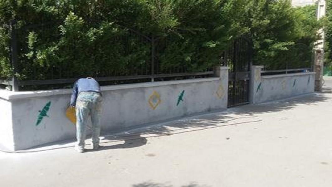 پاکسازی دیوار نویسی‌های شهر قزوین
