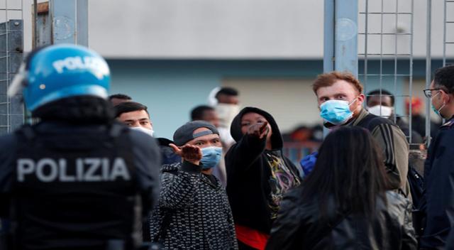 توقیف تریلی حامل پناهجویان غیرقانونی در ملیلای اسپانیا