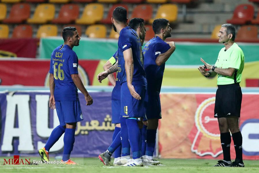 ورمزیار: عملکرد سه مدافع استقلال مقابل فولاد ضعیف بود/ داور سخت‌گیرانه با شاگردان مجیدی برخورد کرد