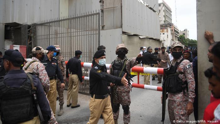 حمله مسلحانه به بازار بورس کراچی چندین کشته برجای گذاشت