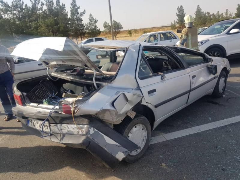 واژگونی خودروی سواری در آزادراه تهران - قم