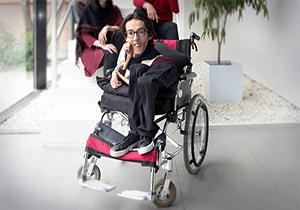 حکایت استیون هاوکینگ ایرانی که معلولیت ۹۸ درصدی‌اش هم نتوانست مانع نبوغش شود + فیلم