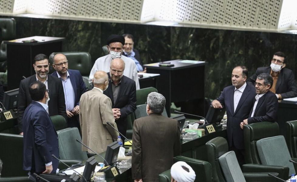 احمدی‌نژادی‌ها پشت پرده حملات تند به ظریف در صحن مجلس؟ /سلیمی‌نمین: آقایان مجلس را محل سخنرانی‌های آتشین خود کرده‌اند