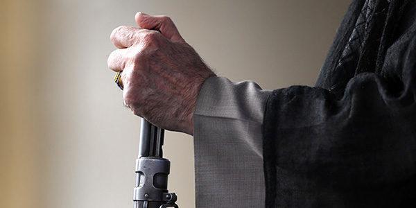 شش قطعه درباره سیاست و امر مقدس