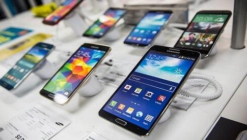 ممنوعیت واردات گوشی همراه بالاتر از ۳۰۰ یورو لغو شد/ واردات مسافری پابرجاست