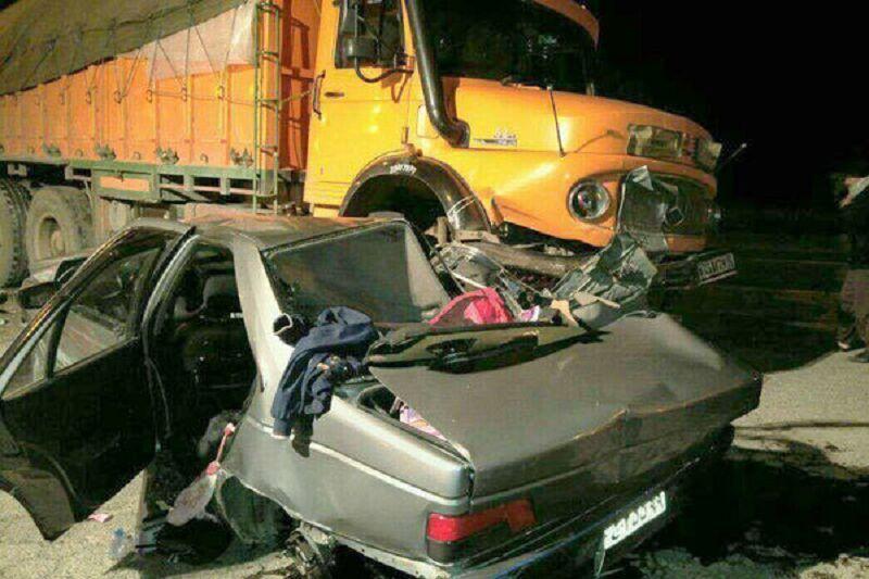 تصادف پژو با کامیون در آبیک جان ۶ را نفر گرفت