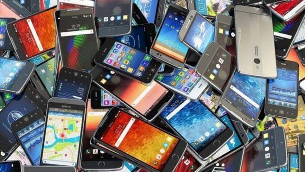 ممنوعیت واردات گوشی‌های تلفن همراه بالای ۳۰۰ یورو به گمرکات ابلاغ نشده است