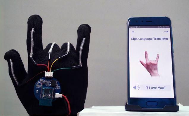 ترجمه زبان اشاره با دستکش