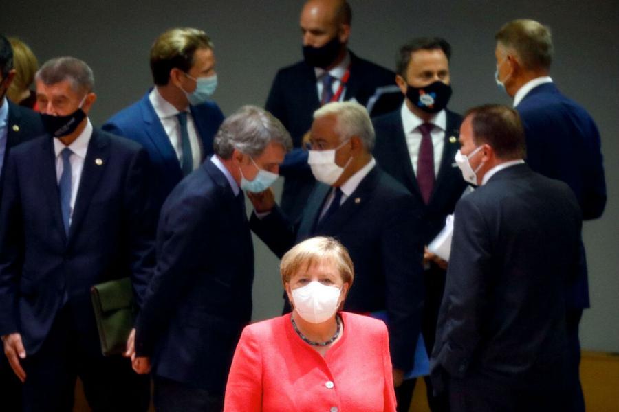 ماراتن مذاکرات سران اتحادیه اروپا برای نجات از بحران کرونا