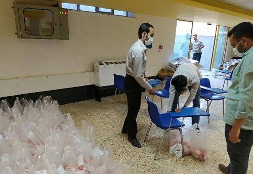 دانشجویان دانشگاه آزاد کرمانشاه ۴۰۰ بسته غذایی پروتئینی بین نیازمندان توزیع کردند