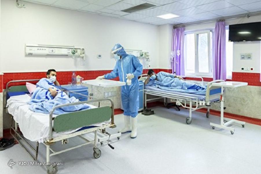 وقتی وزیر بهداشت از وضع تخت‌های بیمارستانی خبر ندارد/ بستری کرونایی‌ها در پارکینگ بیمارستان و وزارت بهداشت در خواب