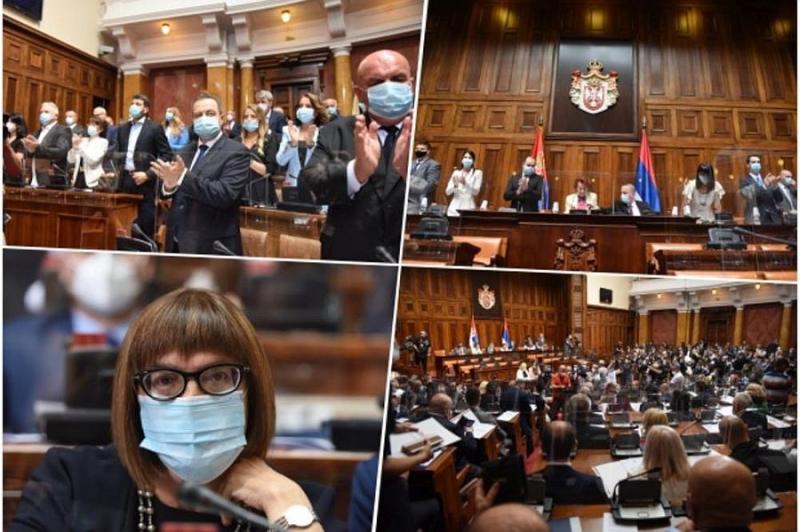 اولین نشست ساختار جدید مجلس صربستان با یک زن محجبه تشکیل شد