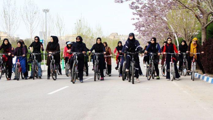دوچرخه‌سواری زنان در مشهد ممنوع شد