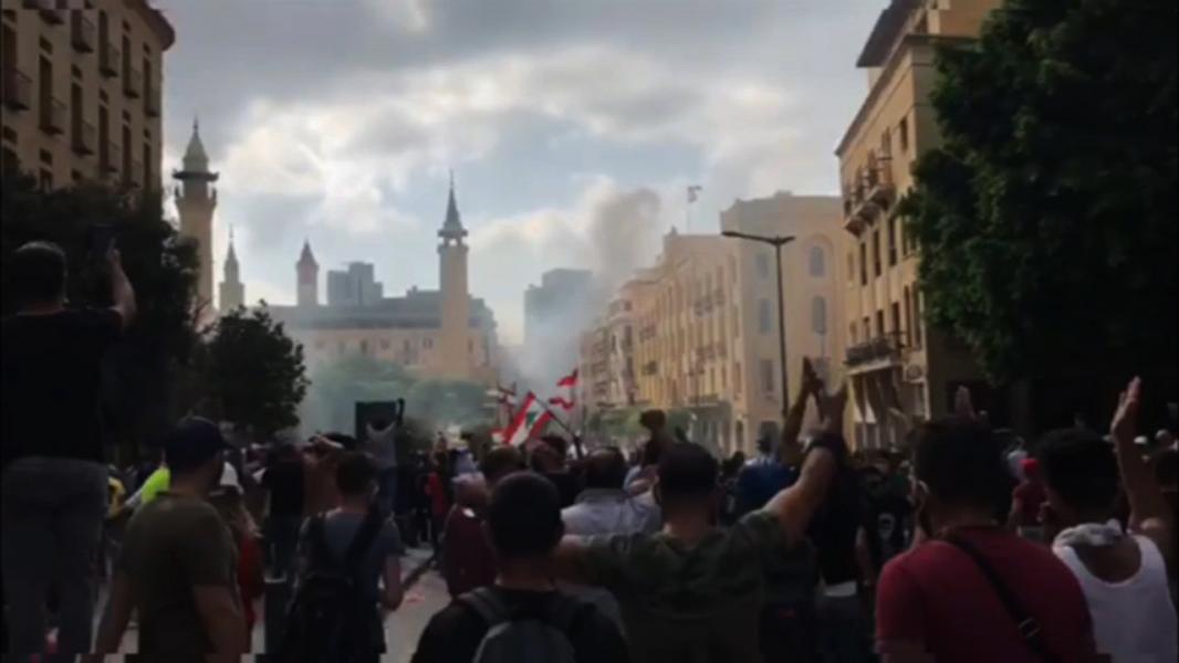 تجمع اعتراض آمیز لبنانی‌ها در مقابل مجلس و کاخ نخست وزیری + فیلم
