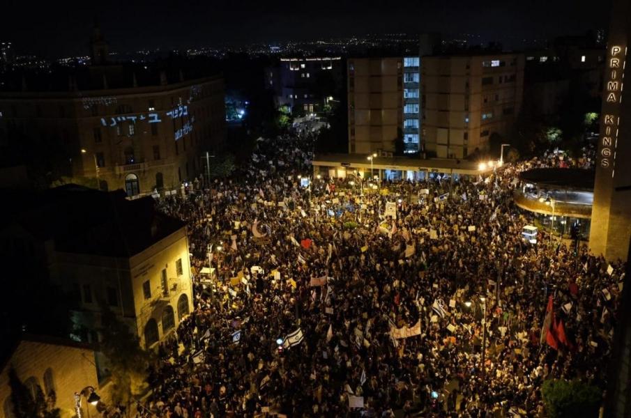 ۱۰ هزار معترض در برابر اقامتگاه نتانیاهو در قدس اشغالی تظاهرات کردند