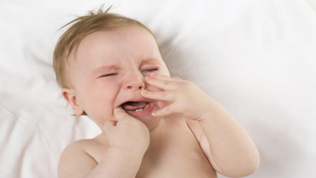 دندان درآوردن باعث اسهال کودک می‌شود؟