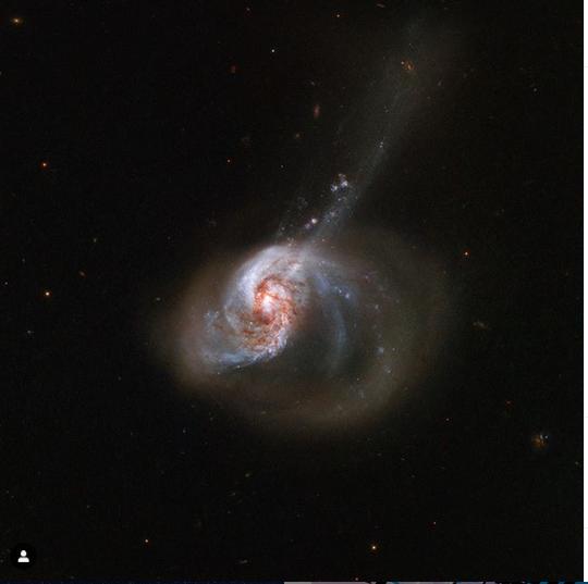 تصویری از برخورد دو کهکشان