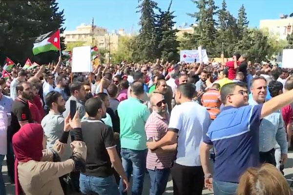 بازداشت ۱۰۰۰ نفر در سرکوب سندیکای معلمان اردن