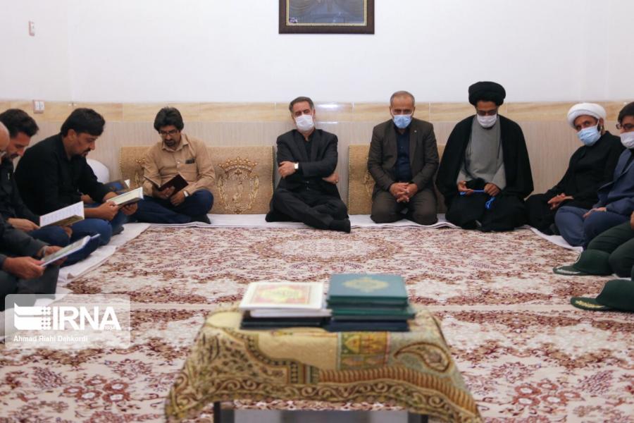 استاندار چهارمحال و بختیاری به مقام سرباز شهید"محمدرضا اسکندری نژاد" ادای احترام کرد