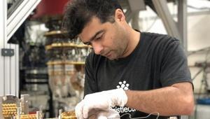 پدرام روشن، فیزیک‌دان: از ممنوعیت تحصیل در ایران تا روی جلد مجله ساینس - Gooya News