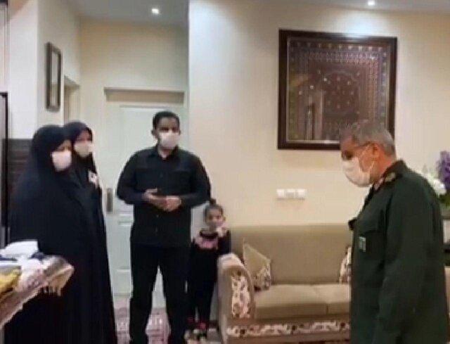 سردار قاآنی با خانواده شهید پورجعفری دیدار کرد