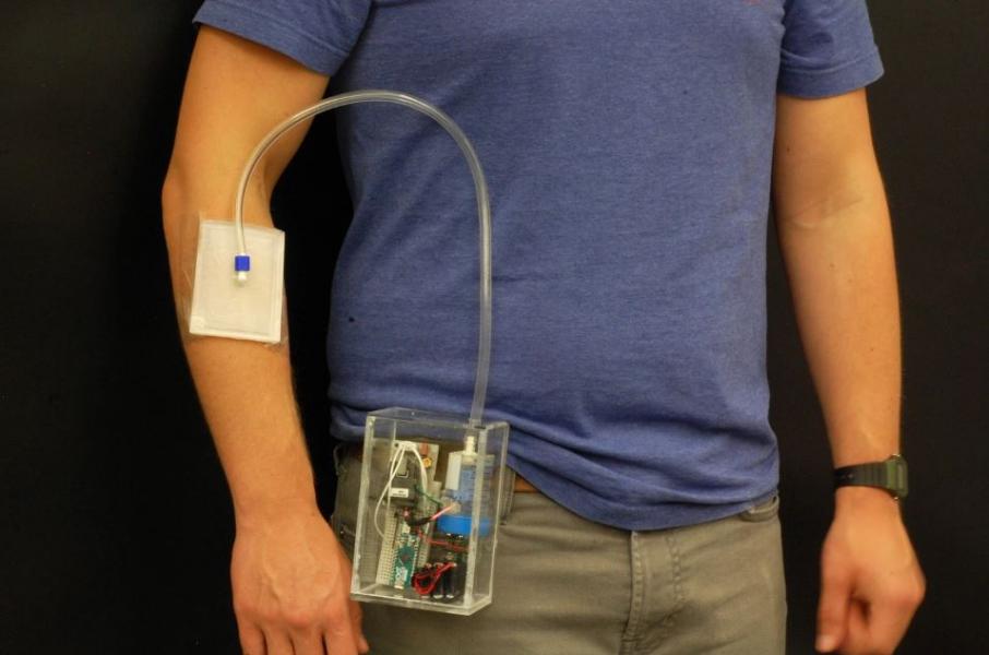ابزار پوشیدنی که از گاز ازون برای کشتن باکتری زخم استفاده می‌کند