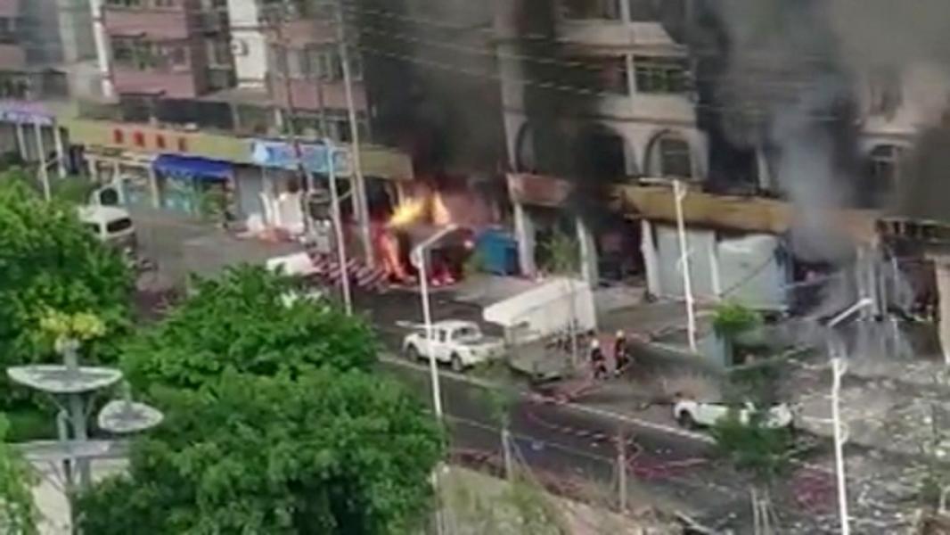 لحظه انفجار نزدیک هتلی در شهر ژو‌های در جنوب شرقی چین + فیلم