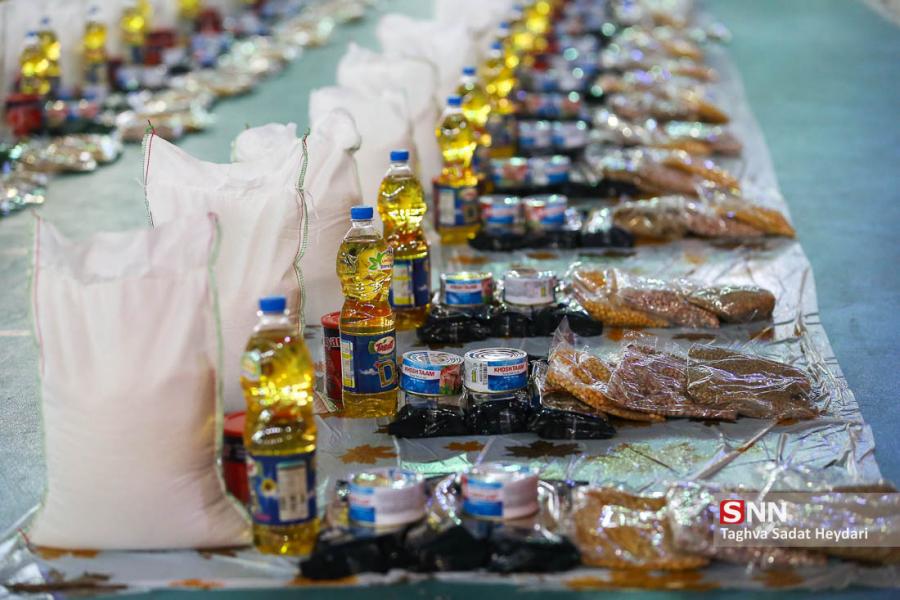 تداوم کمک‌های مومنانه در ملایر / ۴۵۰ بسته مواد غذایی به همت دانشجویان دانشگاه آزاد توزیع شد