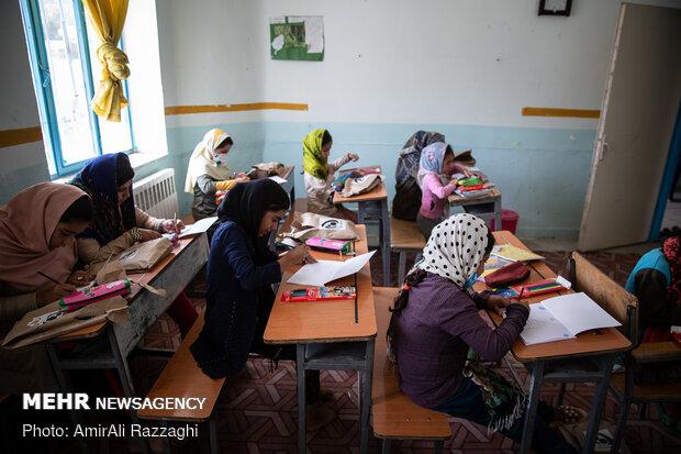 توزیع ۵۰ هزار تبلت میان دانش آموزان کمیته امداد