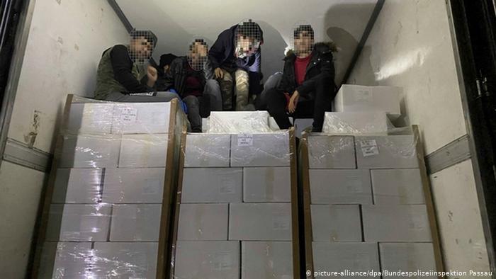 کشف ۳۸ پناهجو در یک کامیون یخچال‌دار در اتریش