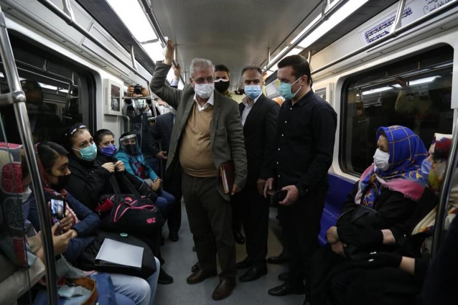 مسافران مترو سفره‌ دل برای سخنگوی دولت باز کردند