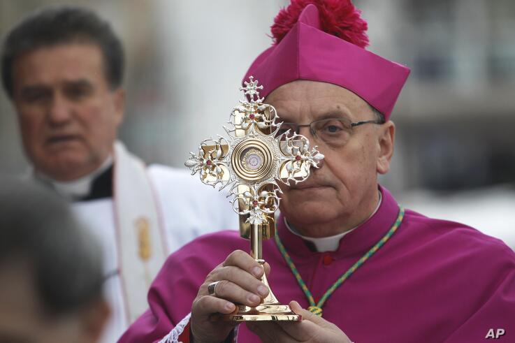مایک پمپئو: ممانعت مقامات بلاروس از بازگشت اسقف اعظم کاتولیک، مصداق اهانت به آزادی مذهبی است 