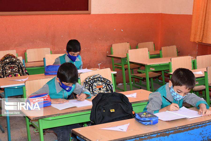 میانگین حضور دانش‌آموزان در مدارس کرمان بین ۳۵ تا ۴۰ درصد اعلام شد