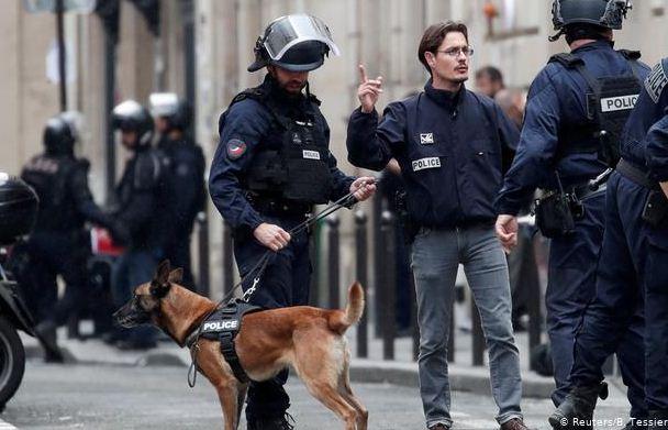 پلیس ۹ نفر را در ارتباط با حادثه چاقوکشی پاریس بازداشت کرد