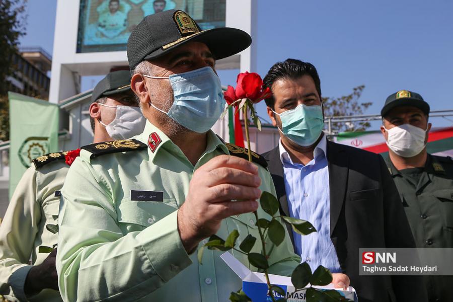 اهدای ۱۰ هزار شاخه گل و توزیع ۱۰ هزار ماسک بین شهروندان