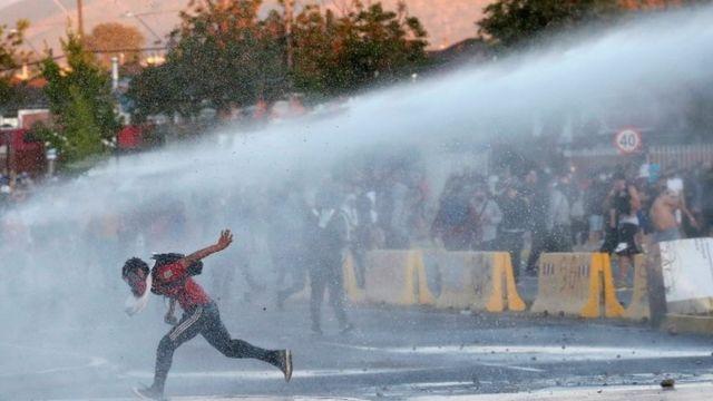 تظاهرات سالگرد اعتراضات در شیلی به خشونت کشیده شد