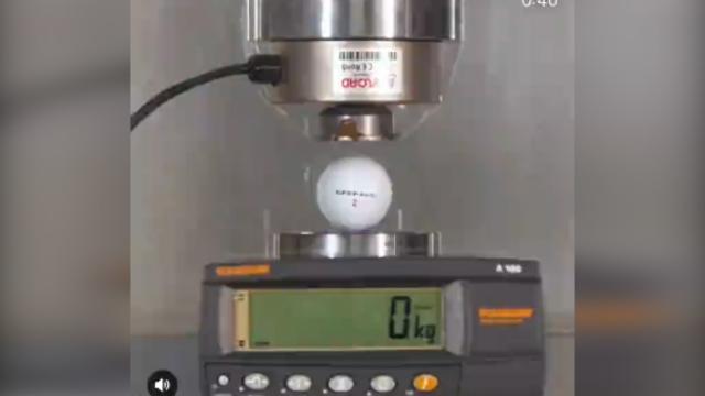 مقاومت اعجاب انگیز توپ گلف در برابر فشار + فیلم