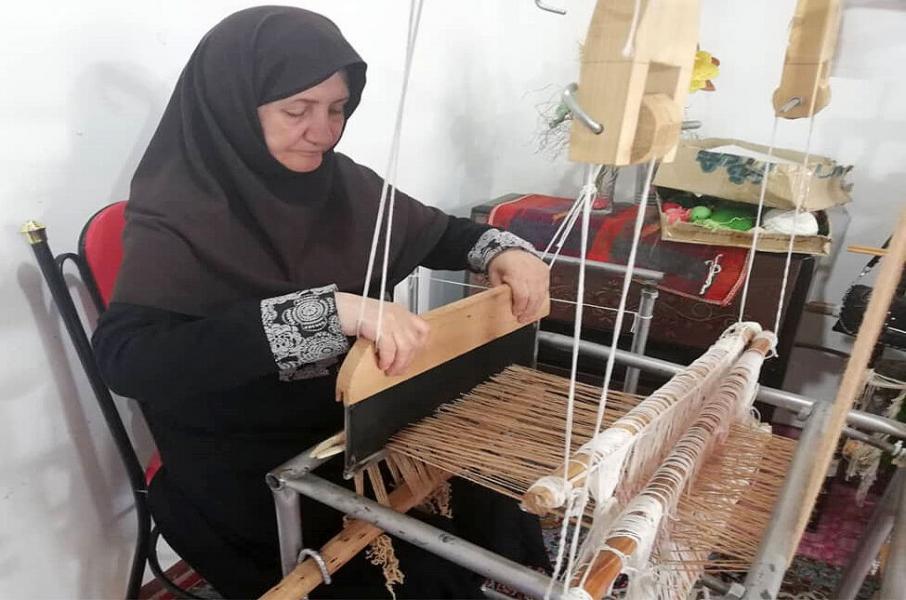 پای کرونا بر گلوگاه معیشت زنان فرشباف مازندران