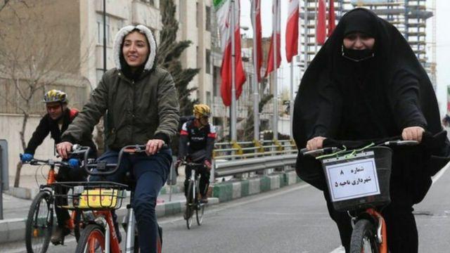 مخالفت با دوچرخه سواری زنان در ایران؛ "دختر تهرانی مثل دختر چینی نیست"