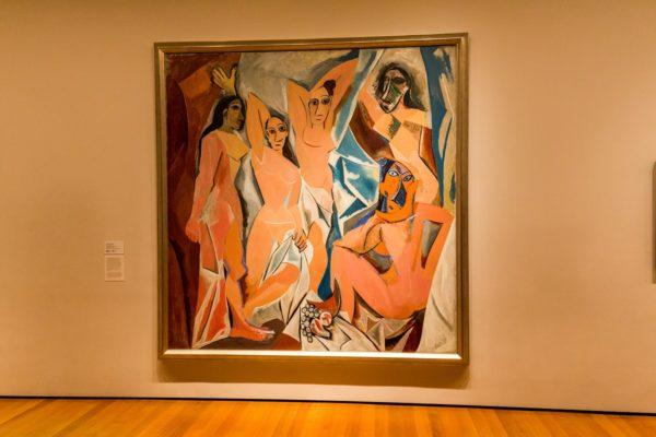 آقای نقاش و زنان آزاردیده